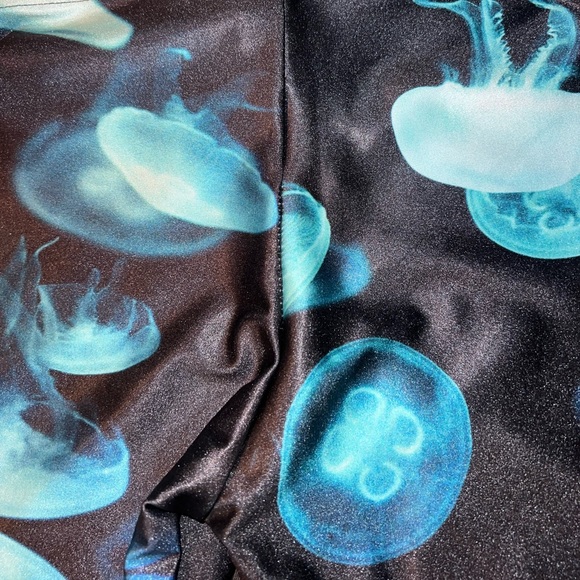 XS Jellyfish Leggings by Blackmilk Clothing - Picture 3 of 5